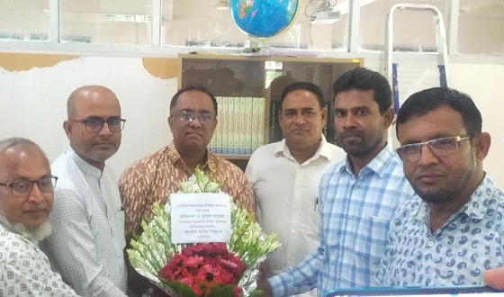 মণিরামপুরে নবাগত শিক্ষা অফিসারের সাথে প্রধানদের ফুলেল শুভেচ্ছা ও মতবিনিময়