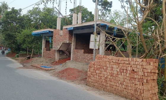 বাগমারায় সরকারি খাস জমিতে ভবন নির্মাণ, কাজ বন্ধ করলেন এসিল্যান্ড