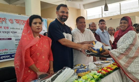 নাসিরনগরে ক্রীড়া সামগ্রী বিতরণ করলেন ক্রীড়া প্রতিমন্ত্রী