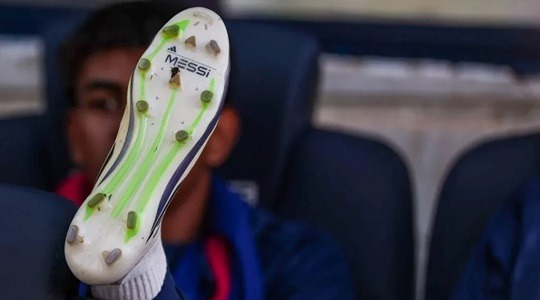 ইয়ামালের বুটে নিচে মেসির নাম!