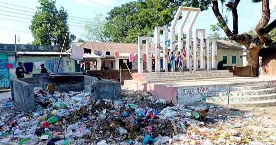 সৈয়দপুরে আবর্জনায় ভরা দুর্গন্ধে অতিষ্ঠ শিক্ষার্থীরা