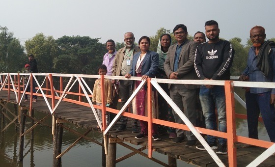 কয়রায় শাকবাড়িয়া খালে সেতু নির্মানে আনন্দিত মানুষ