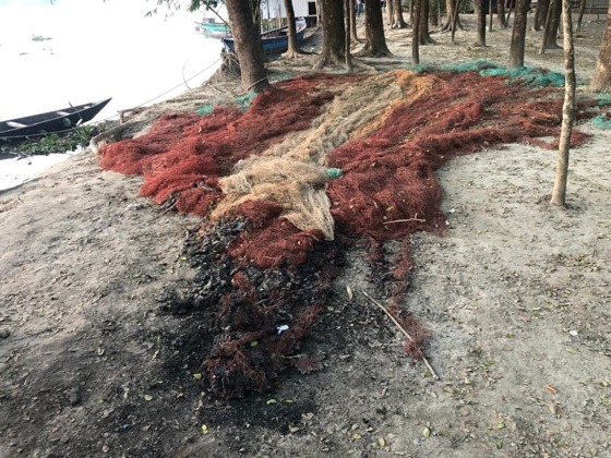 মুলাদীতে জেলের ৩ লাখ টাকার জাল পুড়িয়ে দিল দুর্বৃত্তরা