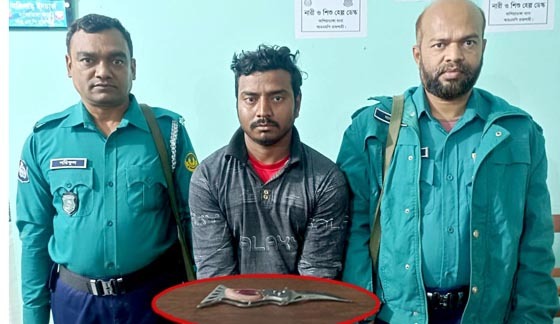 রাজশাহীতে ধারালো অস্ত্রসহ যুবক গ্রেপ্তার