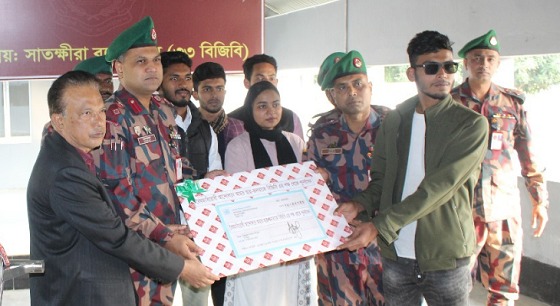 সাতক্ষীরার শাহিনকে বিজিবি’র অর্থ সহায়তা প্রদান