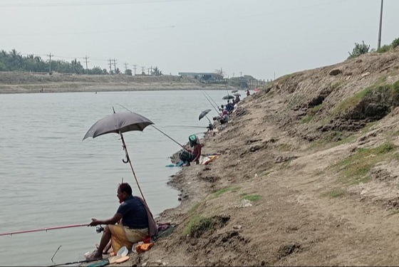 শত মানুষের জীবিকার মাধ্যম এখন বেতনা নদী