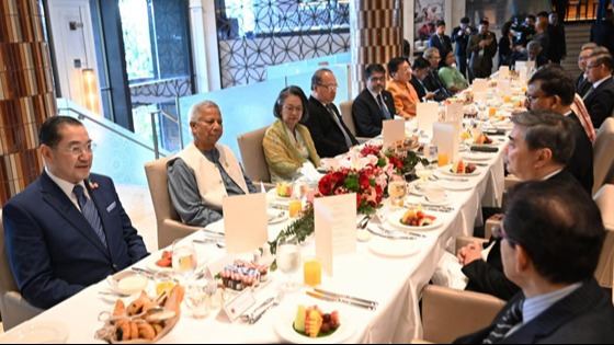 থাইল্যান্ডের বিশিষ্ট ব্যক্তিদের সঙ্গে প্রধান উপদেষ্টার প্রাতঃরাশ বৈঠক