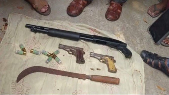 খুলনায় আগ্নেয়াস্ত্র ও গুলিসহ আটক ২
