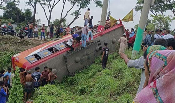 বাস দুর্ঘটনায় ফরিদপুরে মৃত্যু ৭ জনের, আহত অন্তত ৩০