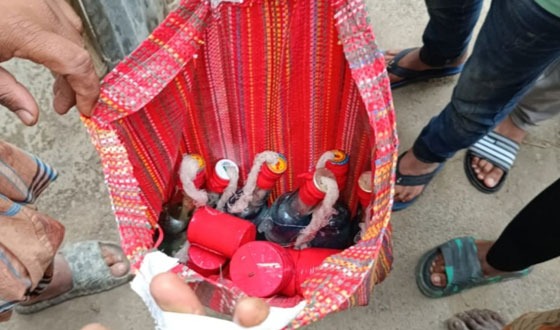 সৈয়দপুরে স্বেচ্ছাসেবক দল নেতার বাড়ি থেকে পেট্রোল বোমা উদ্ধার