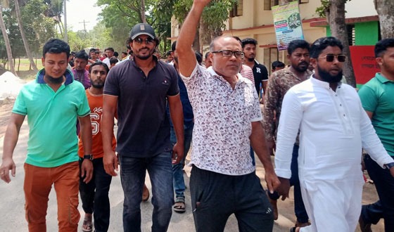 কালিয়ায় পহরডাঙ্গা যুবদলের বিক্ষোভ মিছিল ও প্রতিবাদ সভা