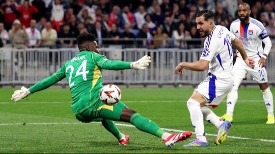 শেষ মুহুর্তের ভুলে জয়বঞ্চিত ম্যানইউ