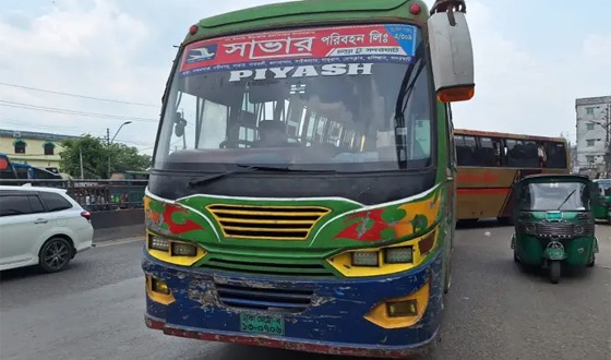সাভারে দিনে-দুপুরে বাসের যাত্রীদের জিম্মি করে সর্বস্ব লুট!