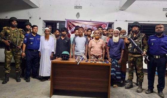 কালিয়ায় দেশীয় অস্ত্রসহ আটক ২০