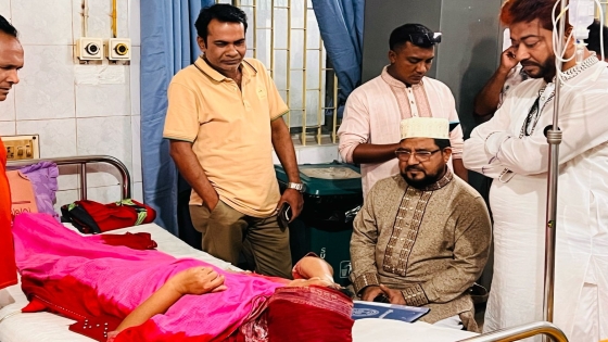 রামেক হাসপাতালে বিএনপি নেতার স্ত্রীকে দেখতে গেলেন মনোনয়ন প্রত্যাশী সাত্তার