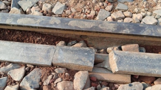 রাজশাহীতে ভাঙা রেললাইন দিয়ে  গেছে ট্রেন, পরে মেরামত