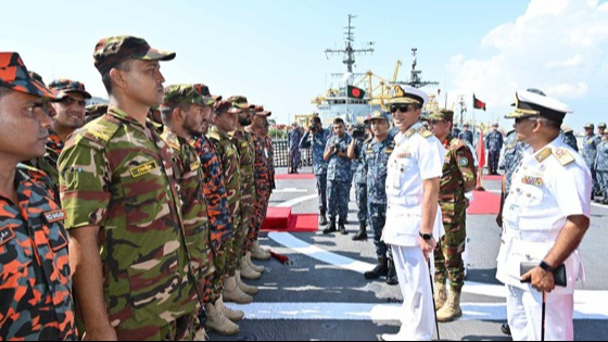 মায়ানমারে ত্রাণ ও মানবিক সহায়তা হস্তান্তর শেষে দেশে ফিরেছে নৌবাহিনী জাহাজ