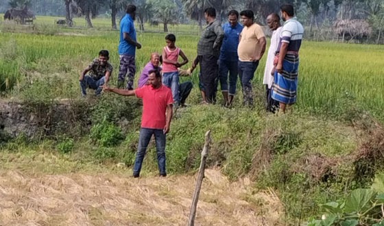 ডুমুরিয়ায় জোর পূর্বক ক্ষেতের ধান তুলে নেয়া চেষ্টা: পুলিশের হস্তক্ষেপে পন্ড