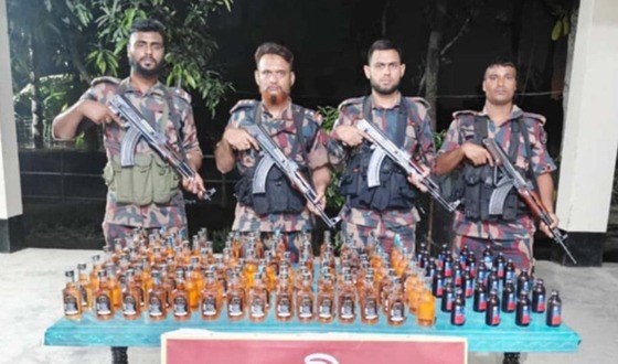 ঝিনাইদহ সীমান্তে বিপুল মাদকসহ ২৪ বাংলাদেশি আটক