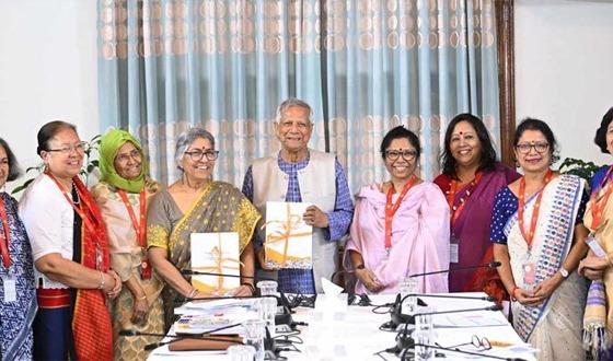নারীবিষয়ক সংস্কার কমিশন প্রতিবেদন জমা দিলেন ড. ইউনূসের হাতে