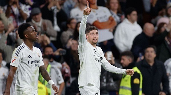 নাটকীয় জয়ে শিরোপার দৌড়ে টিকে রইলো রিয়াল