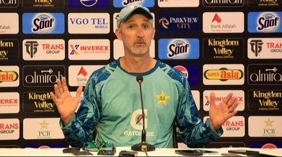 সাবেক কোচের কাছে ক্ষতিপূরণ দাবি করলো পিসিবি