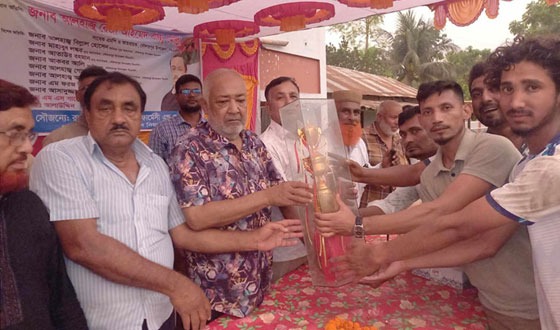 দৌলতপুরে আরাফাত রহমান কোকো স্মরণে প্রীতি ফুটবল খলো অনুষ্ঠতি