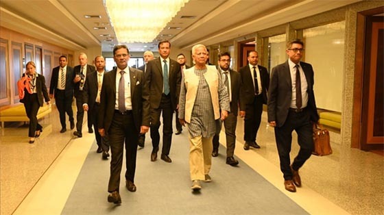 পোপের অন্ত্যেষ্টিক্রিয়ায় অংশ শেষে ঢাকার পথে প্রধান উপদেষ্টা