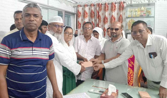 নলতা মাধ্যমিক বিদ্যালয়ে ড. হোসনে আরা বানু বৃত্তির ১ম কিস্তির টাকা প্রদান