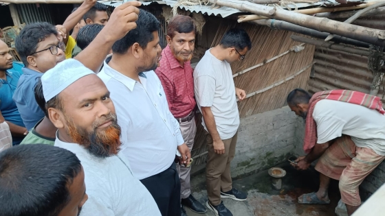 বাগমারায় টিউবওয়েল থেকে বের হচ্ছে গ্যাস পরিদর্শন করলেন ইউএনও