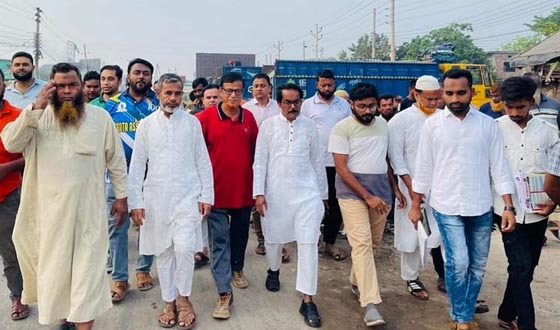 কালীগঞ্জে বিএনপির ৩১ দফার লিফলেট বিতরণ