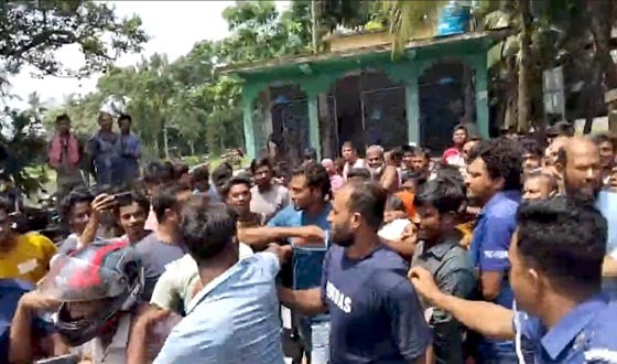 সাতক্ষীরায় মানসিক প্রতিবন্ধী শিশুকে ধর্ষণের অভিযোগে পোস্টমাস্টার আটক