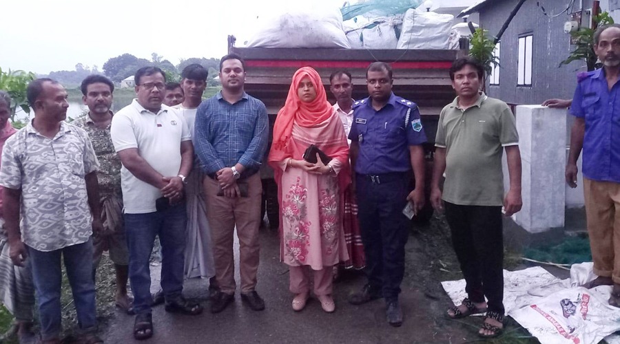 সাঁথিয়ায় ২০ লাখ টাকার চায়না দুয়ারি জাল পুড়িয়েছেন ইউএনও