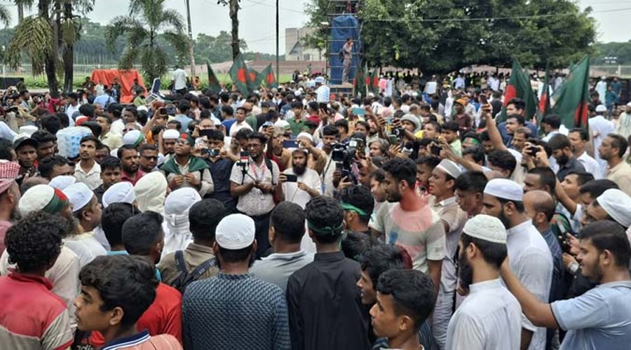 জুলাই গণঅভ্যুত্থান দিবস: মানিক মিয়া অ্যাভিনিউয়ে মানুষের স্রোত