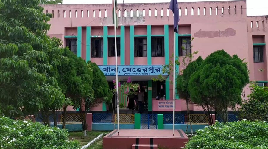 গাংনী থানার অদূরে বোমা ফাটিয়ে গণডাকাতি