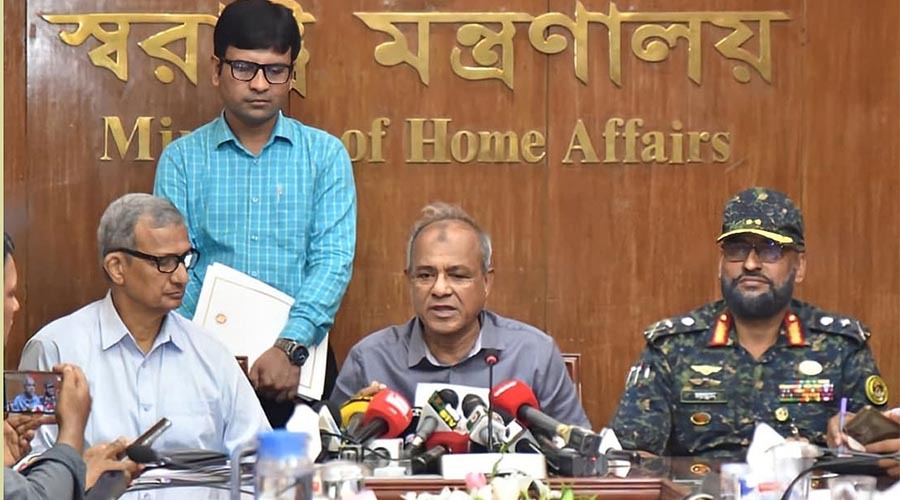 গণঅভ্যুত্থানে লুট হওয়া অস্ত্রের খোঁজ দিলে মিলবে পুরস্কার