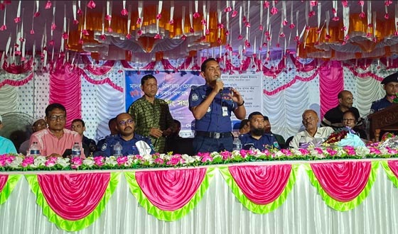 দেবহাটায় মাদক, সন্ত্রাস, ভূমিদস্যু প্রতিরোধে বিট পুলিশিং সমাবেশে পুলিশ সুপার