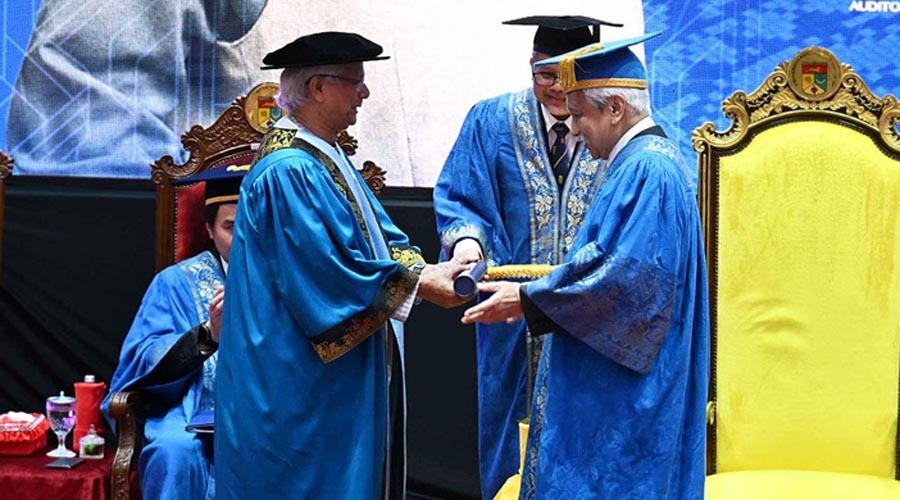 মালয়েশিয়ার ইউকেএম থেকে প্রফেসর মুহাম্মদ ইউনূসকে সম্মানসূচক ডক্টরেট প্রদান