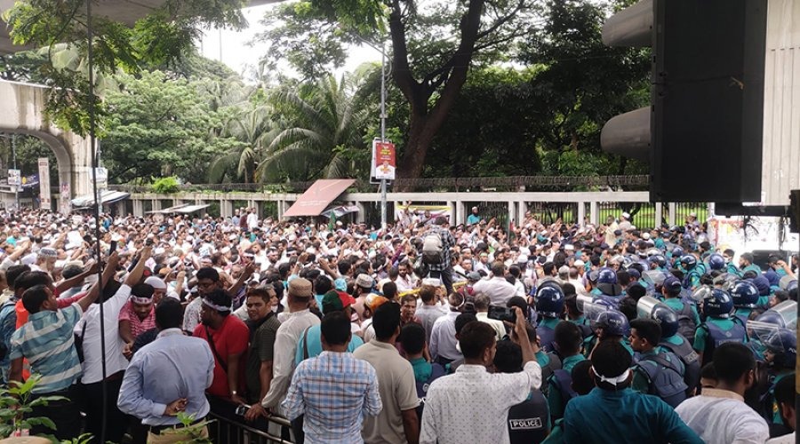 সচিবালয়ে প্রতিনিধি দল, প্রেস ক্লাবে অপেক্ষমাণ হাজারো শিক্ষক