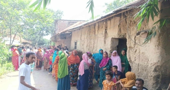 রাজশাহীর পবায় দুই সন্তানসহ স্ত্রীকে হত্যার পর স্বামীর আত্মহত্যা