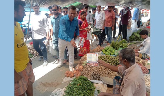 রাষ্ট্র কাঠামো মেরামতে লিফলেট বিতরণ