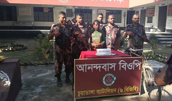 মুজিবনগর সীমান্তে ৫১ হাজার ইউএস ডলার সহ আটক ১