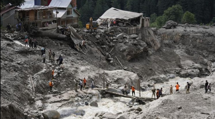 পাকিস্তানে ৩ শতাধিক পর্যটক আটকা, মৃত্যু ২৫