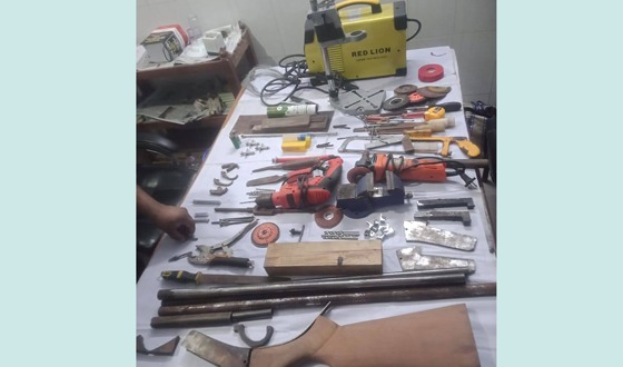 সাঁথিয়ায় অস্ত্র তৈরির কারখানার সন্ধান,অস্ত্র উদ্ধার, গ্রেপ্তার ২