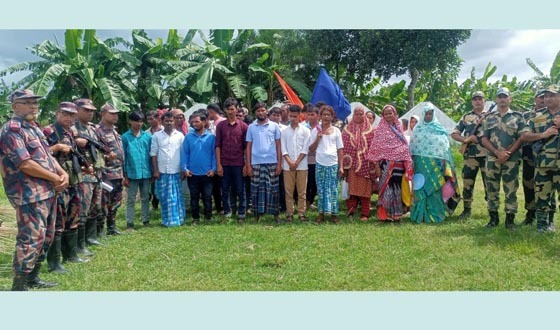 গাংনী সীমান্তে ৩৯ বাংলাদেশী নারী পুরুষ ও শিশুকে বিজিবির কাছে হস্তান্তর