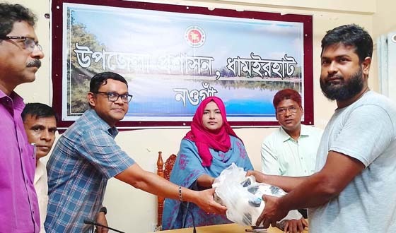 ধামইরহাটে বিভিন্ন শিক্ষা প্রতিষ্ঠানে শিক্ষা উপকরণ ও ফুটবল বিতরণ