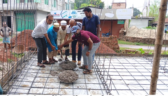 চাটমোহরে ব্যাডমিন্টন ইনডোর স্টেডিয়ামের দর্শক গ্যালীর ঢালাই উদ্বোধন