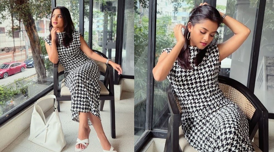 সাদা-কালো লুকে নজর কাড়লেন সাদিয়া আয়মান