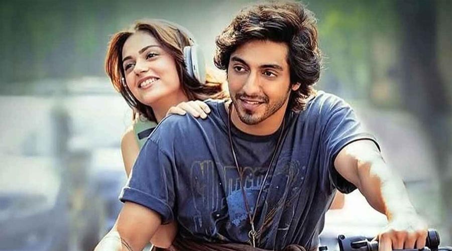 শুটিং শেষে একে অন্যকে জড়িয়ে ধরেন অনিত-আহান