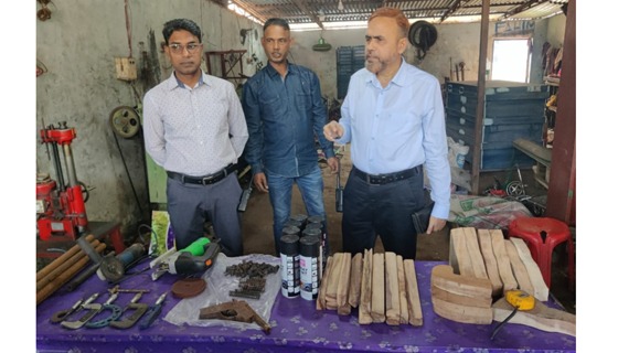 লক্ষ্ণীপুরে অস্ত্রের কারখানার সন্ধান, একটি পিস্তল ও অস্ত্র তৈরির সরাঞ্জাম উদ্ধার